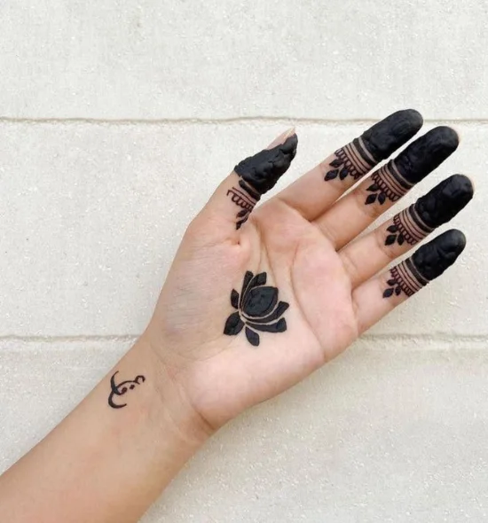 Finger Mehndi Design