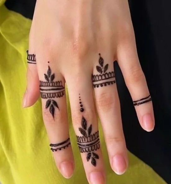 Finger Mehndi Design