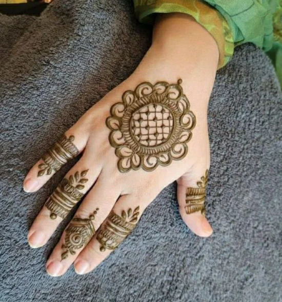 easy simple circle mehndi design