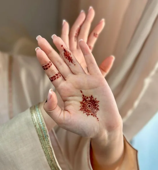simple mehndi design photo