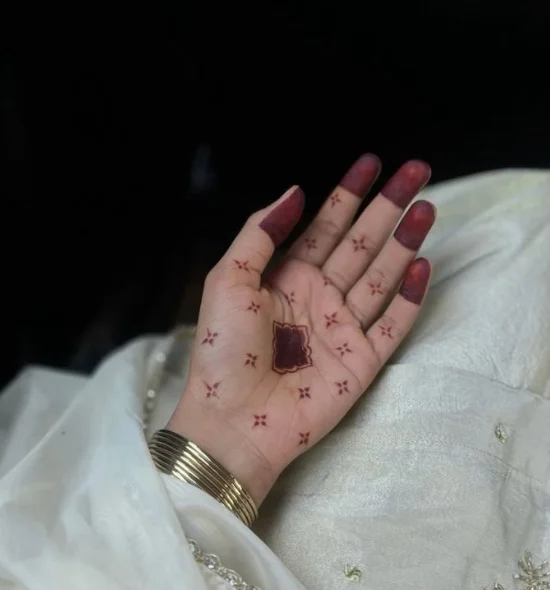 simple mehndi design photo