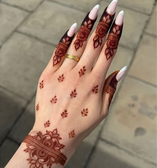 stylish finger mehndi design