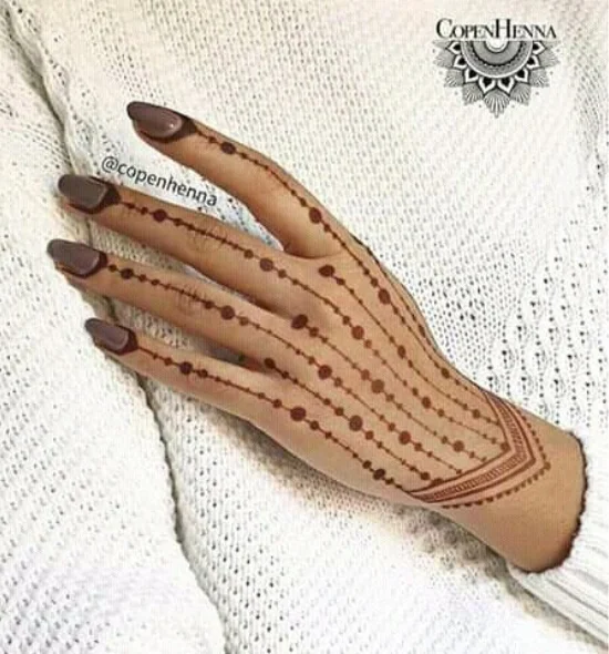 stylish finger mehndi design
