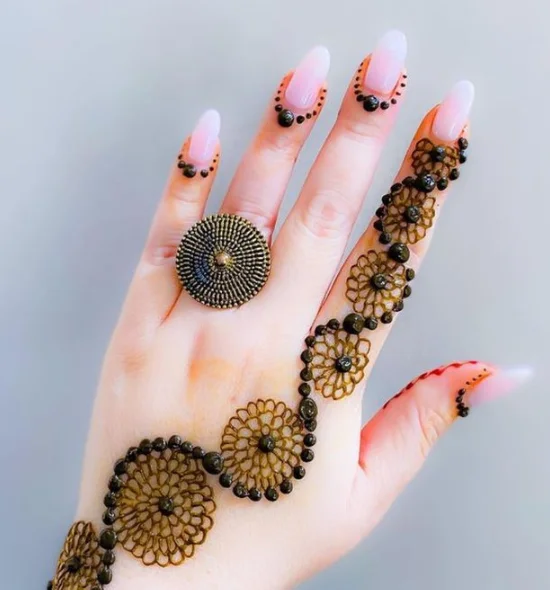 simple mehndi design photo